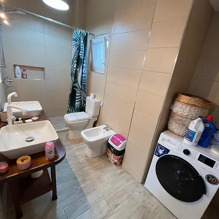 Jona Lovely Two Bedroom Ap * Tirana