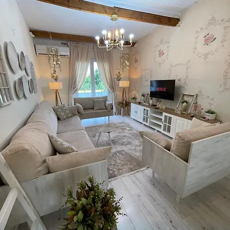Jona Lovely Two Bedroom Ap Apartment