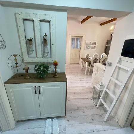 Jona Lovely Two Bedroom Ap *